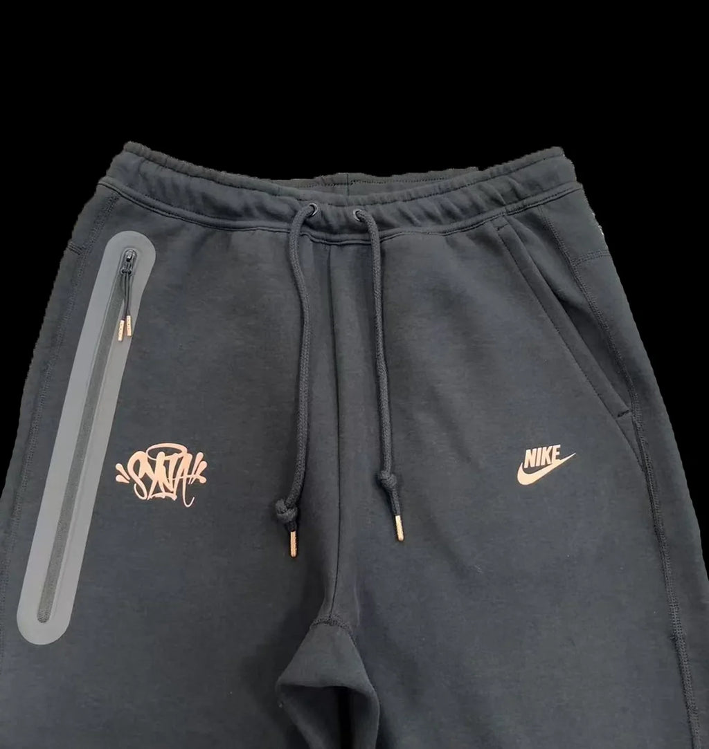 SYNA CENTRAL CEE X TECH FLEECE SET-(SYNA WORLD)