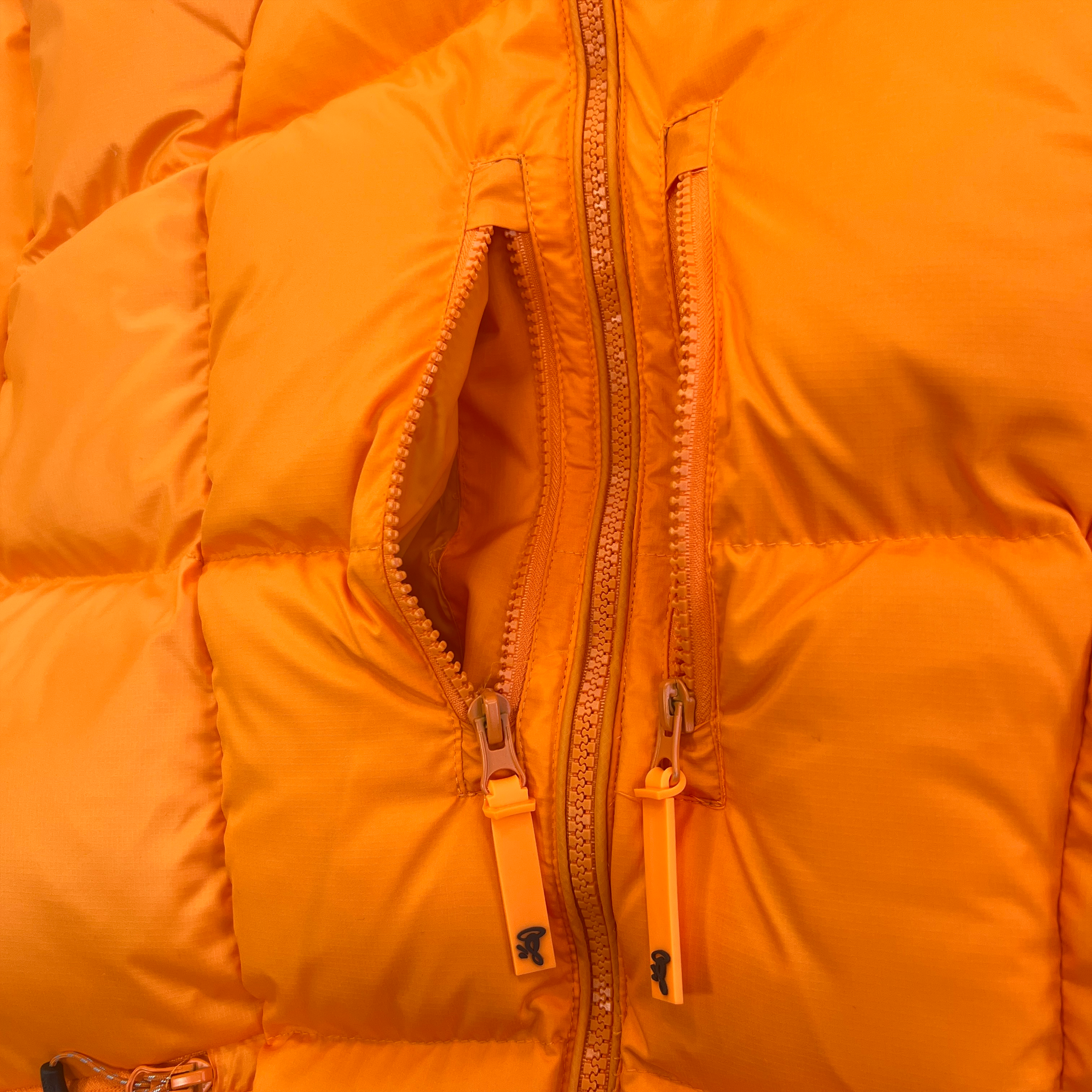 SYNA WORLD WAVE PUFFER JACKET (ORANGE)